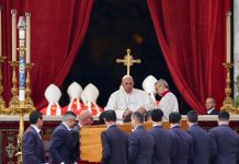 EN VIDEO: Benedicto XVI ya fue sepultado. El Papa Fráncico lideró el sepelio. Un hecho histórico para la iglesia.