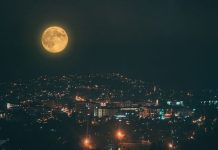 Hoy es noche de superluna en Colombia ¿De qué se trata? Superluna brillante en el cielo nocturno del 1 de agosto