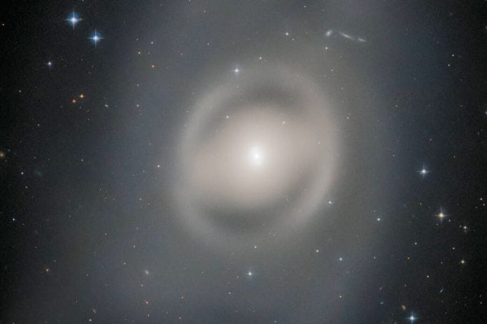 Imagen de la galaxia NGC 6684 captada por el Telescopio Hubble a 44 millones de años luz | Noticias UnoA