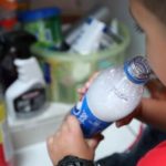 TRAGEDIA: Niño murió al tomar líquido envasado en una botella de gaseosa en su casa. Era ácido para pisos.