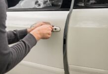 Intento de hurto terminó en carrera: sorprenden a ladrón dentro de un vehículo.