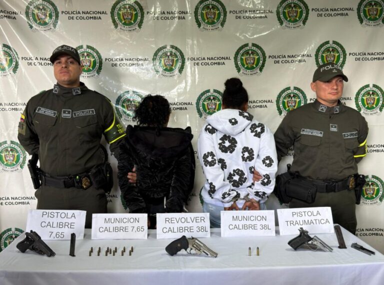 Capturan a dos mujeres que transportaban armas de fuego y municiones en ...