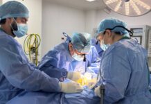 Clínica Los Rosales impulsa formación internacional en cirugía avanzada de columna desde Pereira