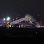 Avión choca con vehículo de emergencia en aeropuerto de Nueva York