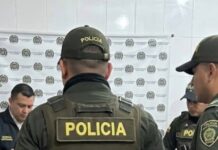 ¡Escándalo en estación de Policía! Patrullero, en vez de vigilar, fue sorprendido en pleno acto íntimo con una detenida.
