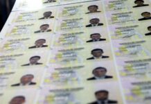 ¡Cae presunta estafadora con 9 cédulas falsas! Intentaba cobrar subsidios del Estado con identidades suplantadas en el Eje Cafetero.