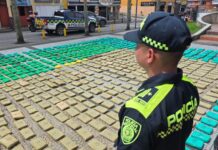 ¡Hallazgo impactante! Tonelada de marihuana aparece en carro accidentado en vías del Eje Cafetero.