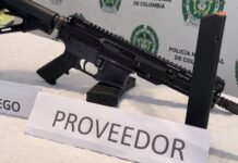 Descubren fusil oculto en paquete de mensajería