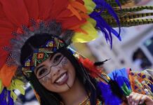 Yenifer Jaramillo recibe la banda de Miss Earth Risaralda