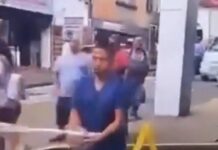 En video| Hombre armado con machete atacó a un policía y sembró el pánico en el pleno centro