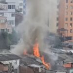 Incendio estructural en Manizales consumió tres viviendas en el barrio La Argentina