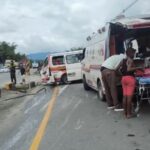 Accidente de microbús deja varios heridos tras presunta falla mecánica