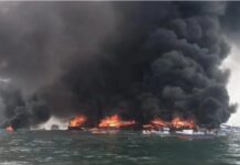 Masivo incendio afecta varias embarcaciones en el Puerto de Manta