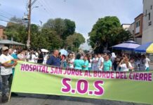 Trabajadores del Hospital San Jorge se movilizan para exigir soluciones ante la crisis financiera de la institución