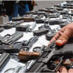 Propuesta sobre el porte legal de armas abre un intenso debate entre los colombianos