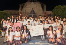 CON VELAS Y UN CLAMOR: “¡NO CIERREN EL COLEGIO!”