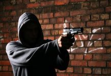 Doble crimen en una vivienda de villa verde: el agresor también se disparó.