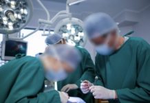 Falsos médicos habrían realizado cirugías estéticas a más de 200 personas