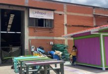 Del reciclaje a un hogar para una familia afectada por el terremoto